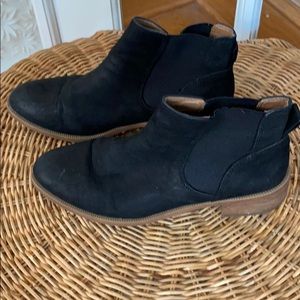 Leather brushed suede booties.
